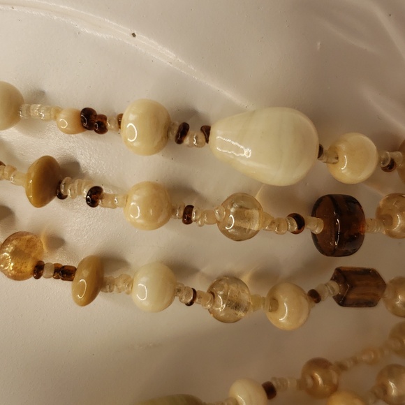 EUC Vintage Triple Strand Shades of Beige Glass Beaded 18" Necklace - Picture 5 of 9